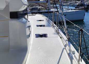 Rent a catamaran in Lavrion Marina - Lagoon 51