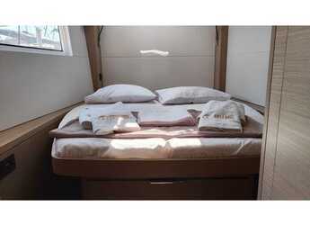 Rent a catamaran in Lavrion Marina - Lagoon 51