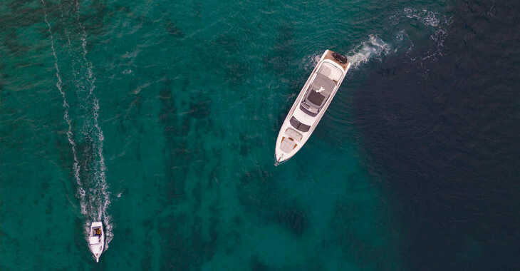 Chartern Sie yacht in Marina Mandalina - Azimut 68 Fly