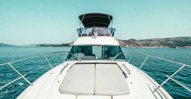 Rent a motorboat in Punat Marina - Bavaria R40 FLY