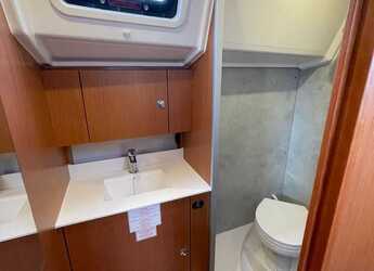 Rent a sailboat in Alimos Marina - Bavaria C42