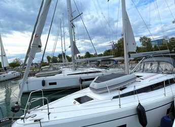 Rent a sailboat in Alimos Marina - Bavaria C42