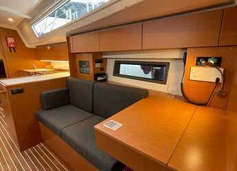 Rent a sailboat in Alimos Marina - Bavaria C42