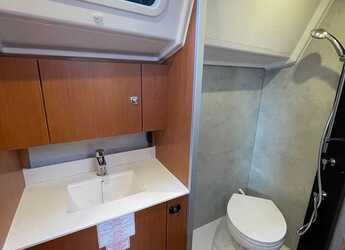 Rent a sailboat in Alimos Marina - Bavaria C42