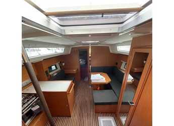 Rent a sailboat in Alimos Marina - Bavaria C42