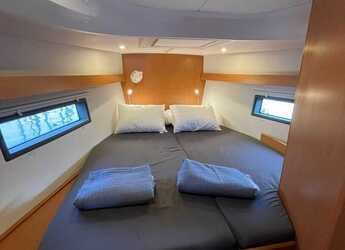 Rent a sailboat in Alimos Marina - Bavaria C42