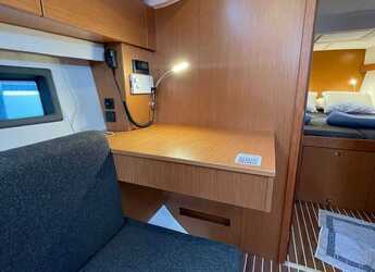 Rent a sailboat in Alimos Marina - Bavaria C42