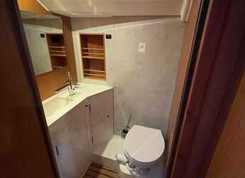 Rent a sailboat in Alimos Marina - Bavaria C42