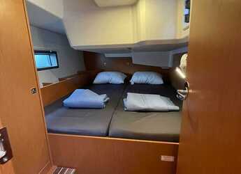 Rent a sailboat in Alimos Marina - Bavaria C42