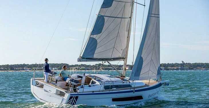 Rent a sailboat in Marina di Portorosa - Dufour 37
