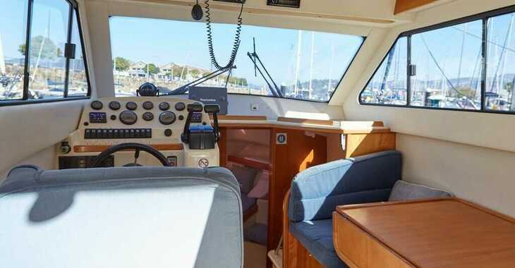 Rent a motorboat in Vigo  - Rodman Fly 870