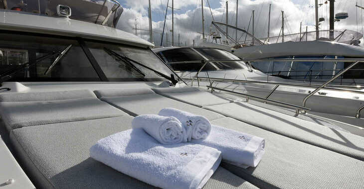 Chartern Sie yacht in El Arenal - Prestige 420 New