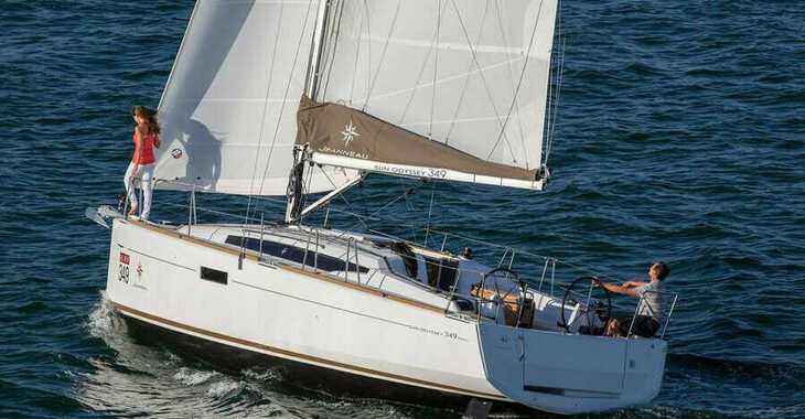 Rent a sailboat in Marina di Portorosa - Sun Odyssey 349