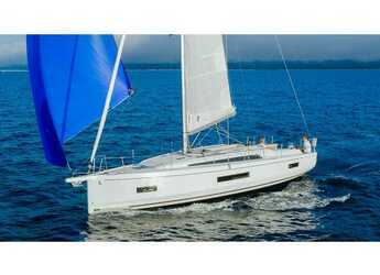 Rent a sailboat in Marina di Portorosa - Oceanis 40.1