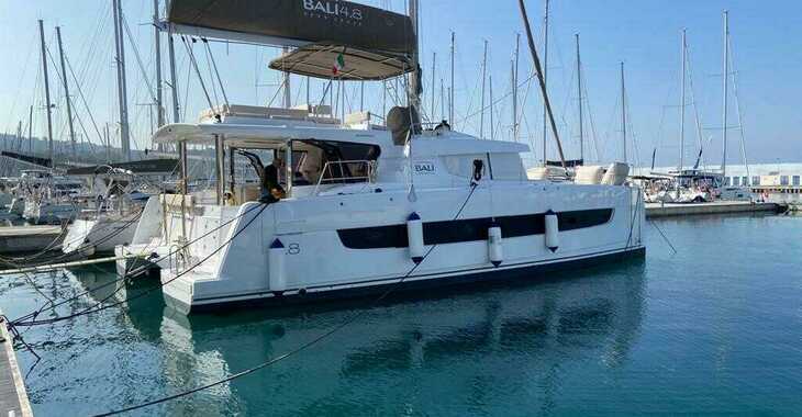 Rent a catamaran in Porto Capo d'Orlando Marina - Bali 4.8 Terra