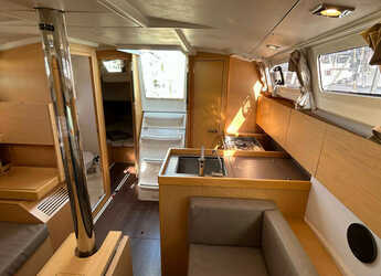 Rent a sailboat in Porto Capo d'Orlando Marina - Oceanis 35.1