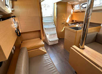 Rent a sailboat in Porto Capo d'Orlando Marina - Oceanis 35.1