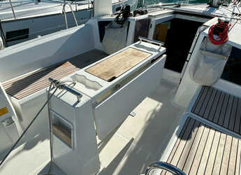 Rent a sailboat in Porto Capo d'Orlando Marina - Oceanis 35.1