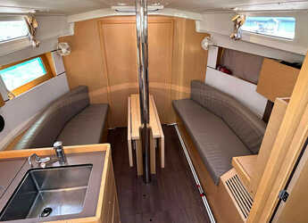 Rent a sailboat in Porto Capo d'Orlando Marina - Oceanis 35.1