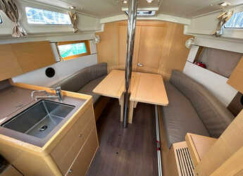 Rent a sailboat in Porto Capo d'Orlando Marina - Oceanis 35.1