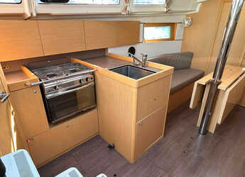 Rent a sailboat in Porto Capo d'Orlando Marina - Oceanis 35.1