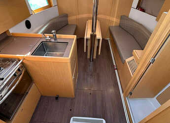 Rent a sailboat in Porto Capo d'Orlando Marina - Oceanis 35.1