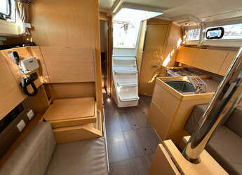 Rent a sailboat in Porto Capo d'Orlando Marina - Oceanis 35.1