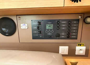 Rent a sailboat in Porto Capo d'Orlando Marina - Oceanis 35.1