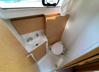 Rent a sailboat in Porto Capo d'Orlando Marina - Oceanis 35.1