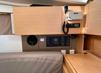 Rent a sailboat in Porto Capo d'Orlando Marina - Oceanis 35.1