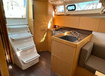 Rent a sailboat in Porto Capo d'Orlando Marina - Oceanis 35.1