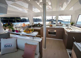 Rent a catamaran in Porto Capo d'Orlando Marina - Bali Catspace