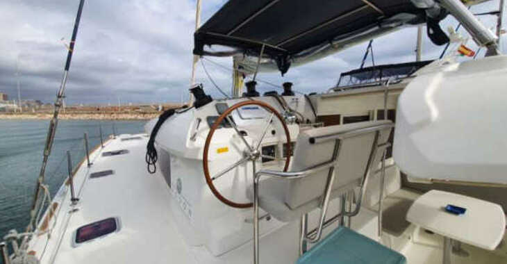 Rent a catamaran in Gandia - Lagoon 400
