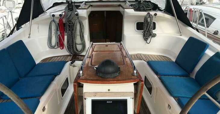 Rent a sailboat in Marina del Sur. Puerto de Las Galletas - Elan 434 Impression 1