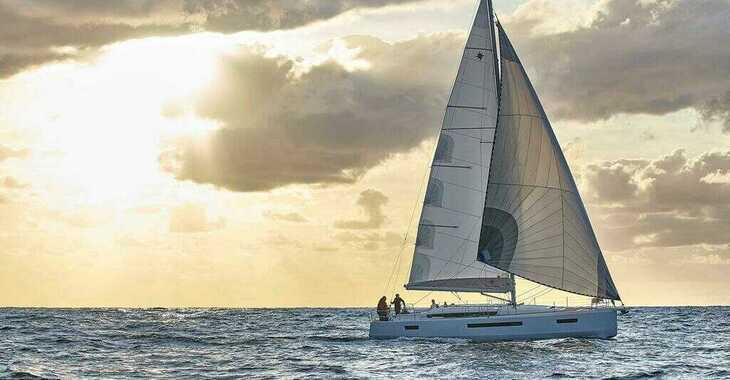 Chartern Sie segelboot in Puerto Deportivo Radazul - Sun Odyssey 490
