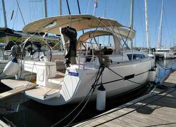 Rent a sailboat in Veruda - Dufour 412 GL