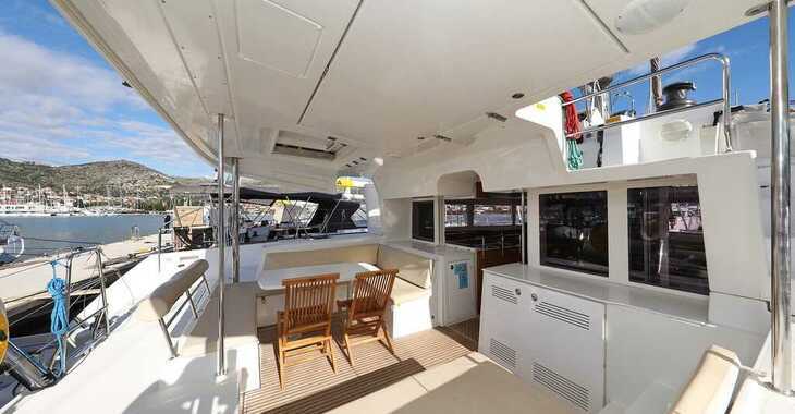 Rent a catamaran in Yacht kikötő - Tribunj - Lagoon 450 - 4 + 2 cab.