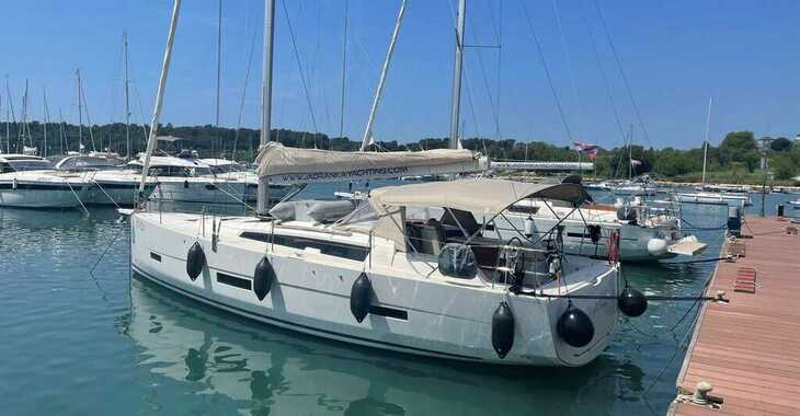 Rent a sailboat in Veruda - Dufour 430 GL