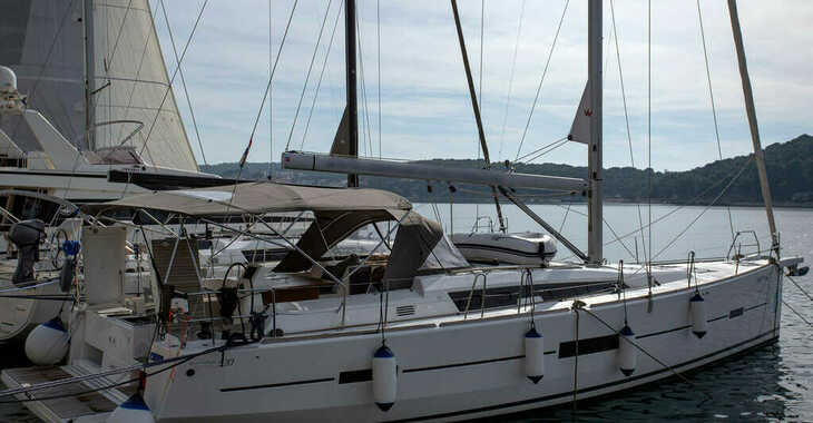 Rent a sailboat in Veruda Marina - Dufour 520 GL