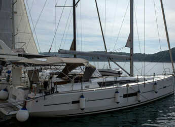 Rent a sailboat in Veruda - Dufour 520 GL