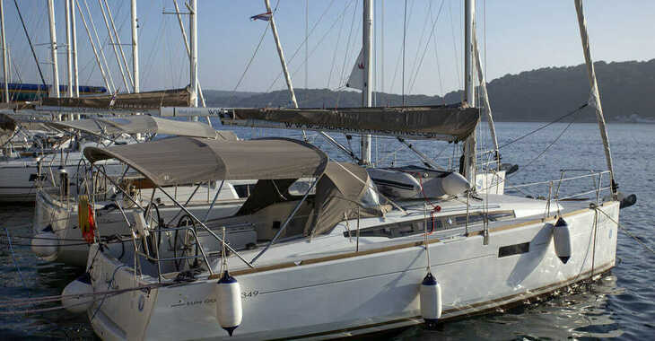 Rent a sailboat in Veruda Marina - Sun Odyssey 349