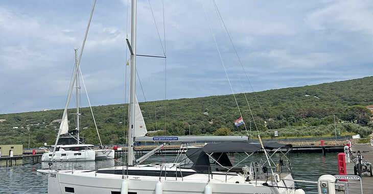 Rent a sailboat in Punat - Bavaria C45 Style - 3 cab.