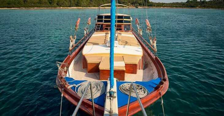 Rent a schooner in Port Kaštilac - Gulet Dona