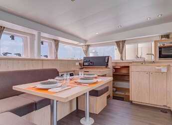 Rent a catamaran in Rhodes Marina - Lagoon 400 - 4 + 2 cab.