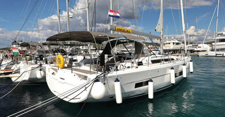 Rent a sailboat in Marina Kremik - Dufour 470 - 5 cab.