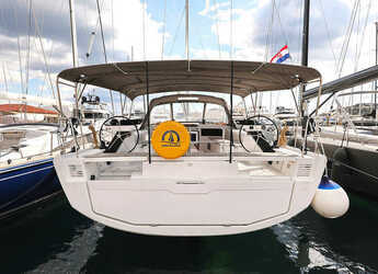 Rent a sailboat in Marina Kremik - Dufour 470 - 5 cab.