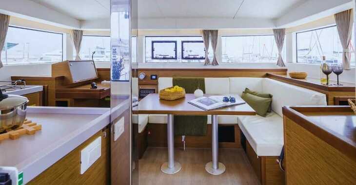 Rent a catamaran in Lavrion Marina - Lagoon 40 (12)