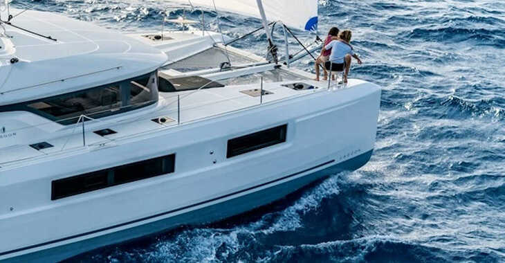 Alquilar catamarán en Marina Ibiza - Lagoon 50