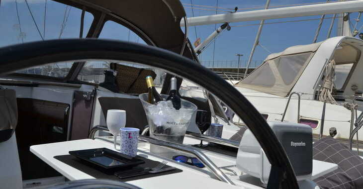 Rent a sailboat in Sant antoni de portmany - Jeanneau Sun Odyssey 449