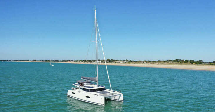 Rent a catamaran in Port Olona - Fountaine Pajot Tanna 47 - 5 cab.